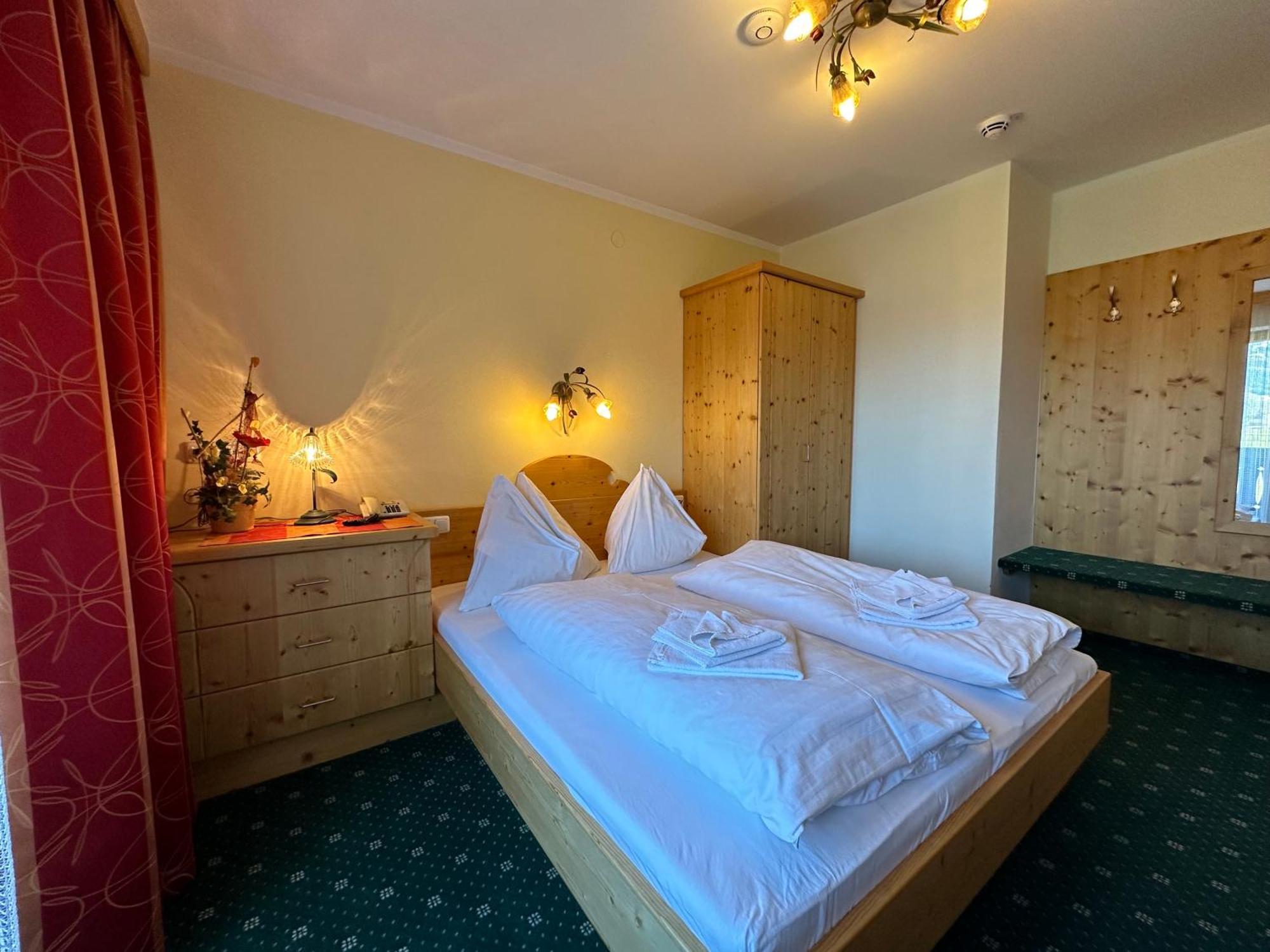 Pension Dorferwirt Bramberg am Wildkogel Phòng bức ảnh
